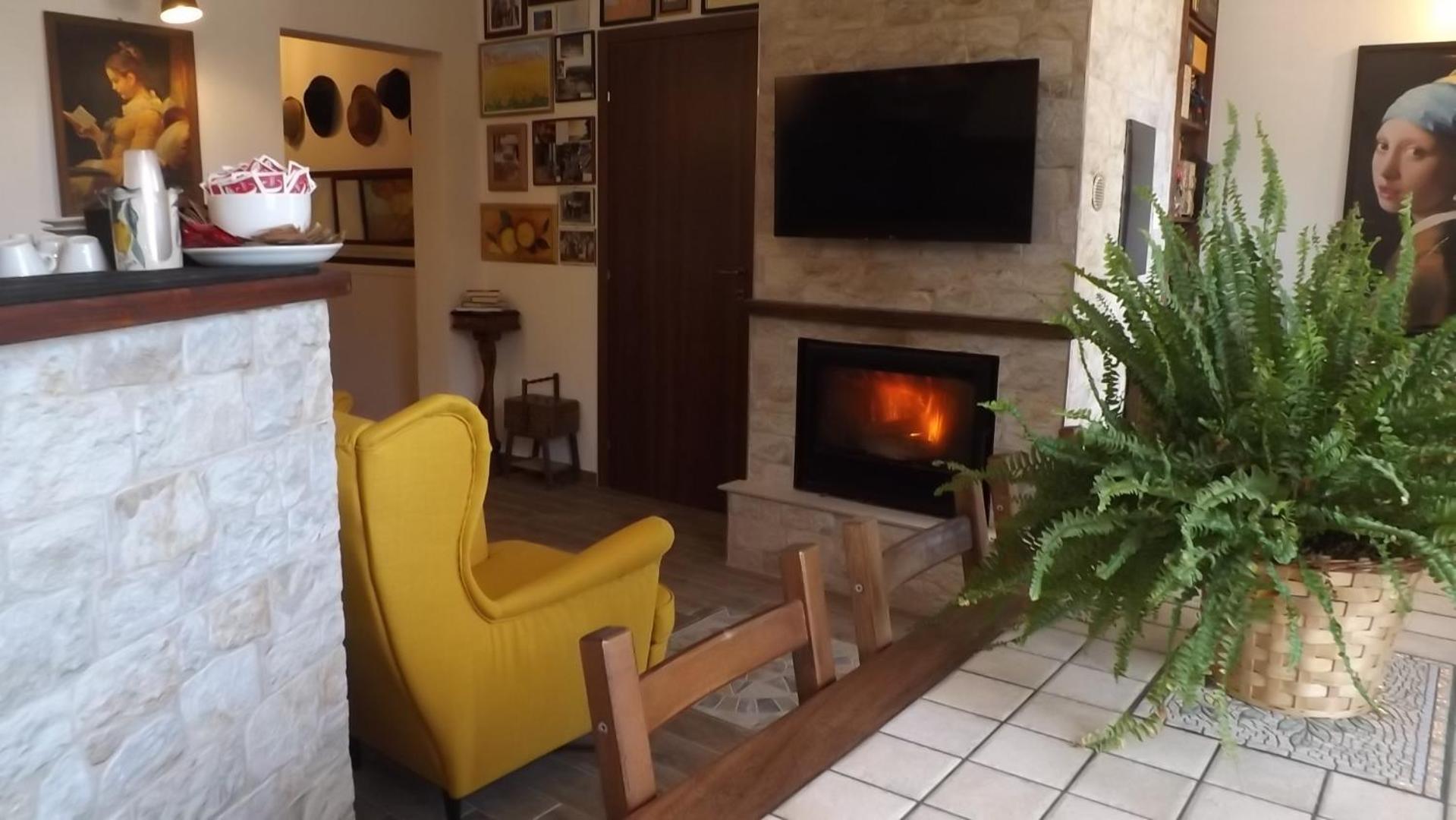 Beb Nonno Baffo Bed & Breakfast Avola Exterior photo