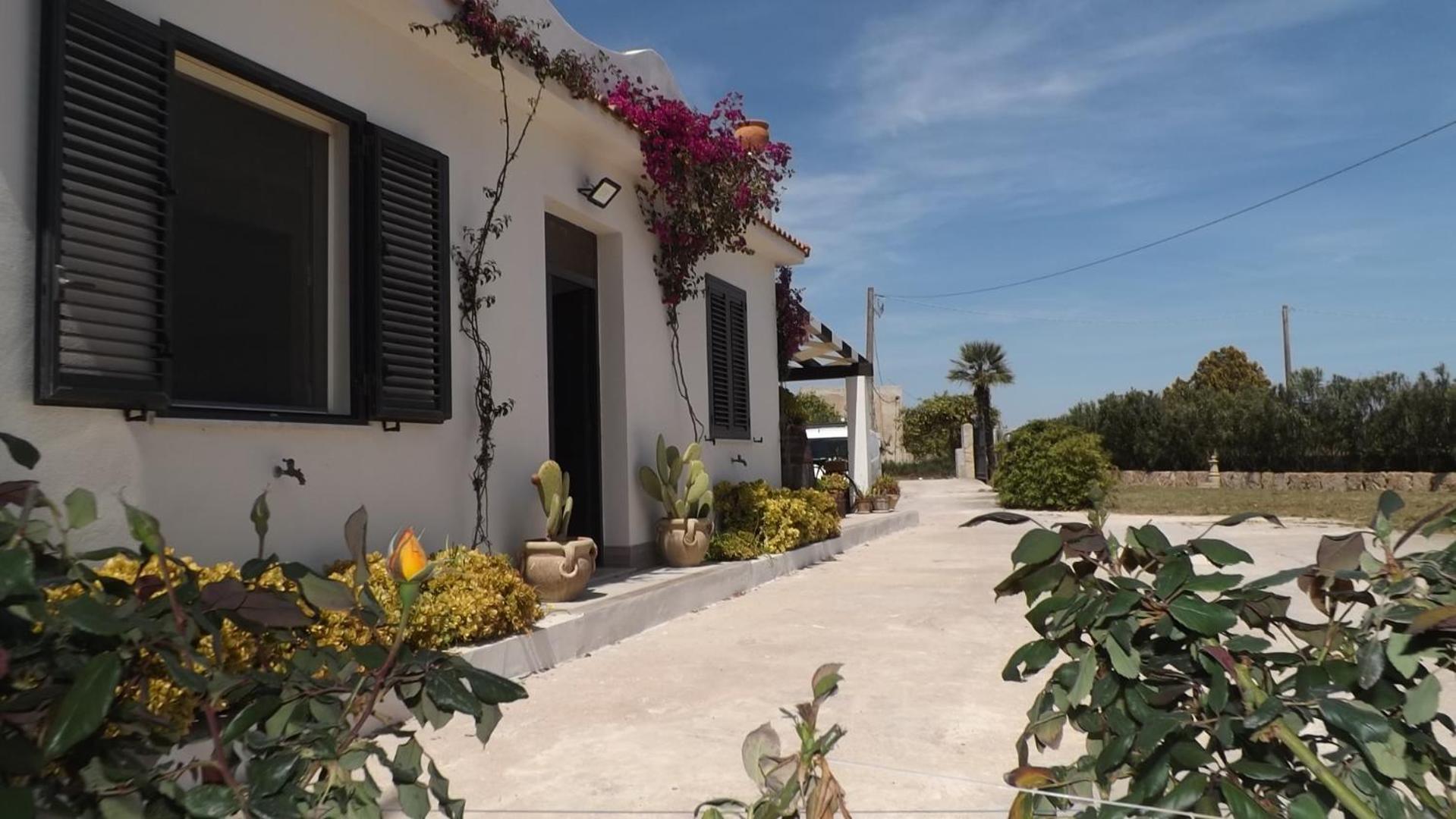 Beb Nonno Baffo Bed & Breakfast Avola Exterior photo